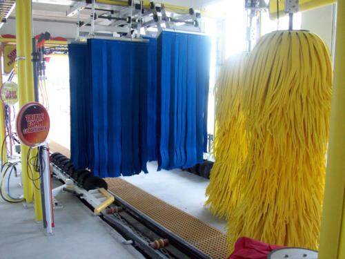 Tunnel car wash equipment
