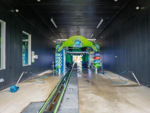 Space-City-Car-Wash-35