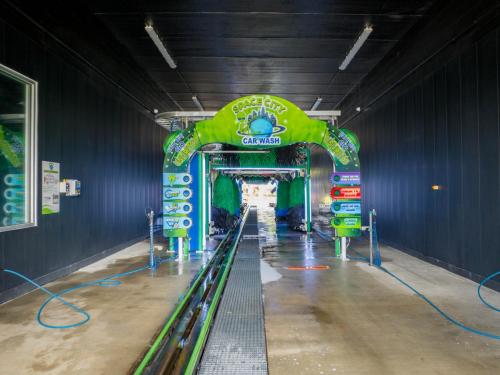 Space-City-Car-Wash-36