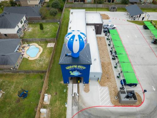 Space-City-Car-Wash-4