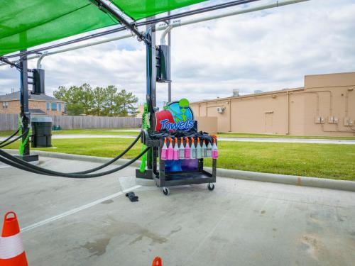 Space-City-Car-Wash-43