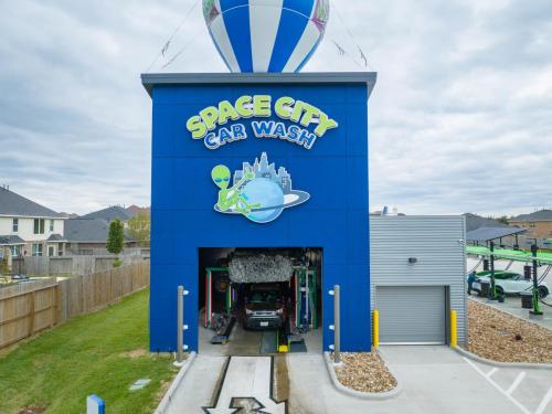 Space-City-Car-Wash-6
