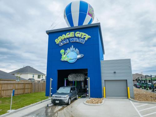 Space-City-Car-Wash-8