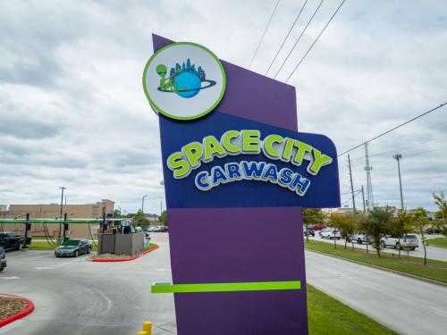 Space-City-Car-Wash-9